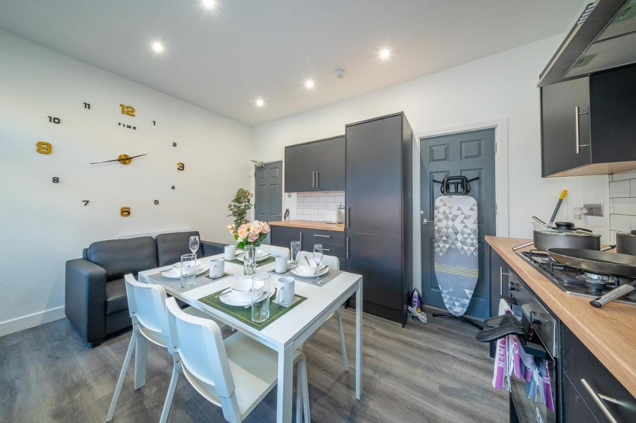 *Rc12S* For Your Most Relaxed & Cosy Stay + Free Parking + Free Fast Wifi * Leeds  Exterior photo